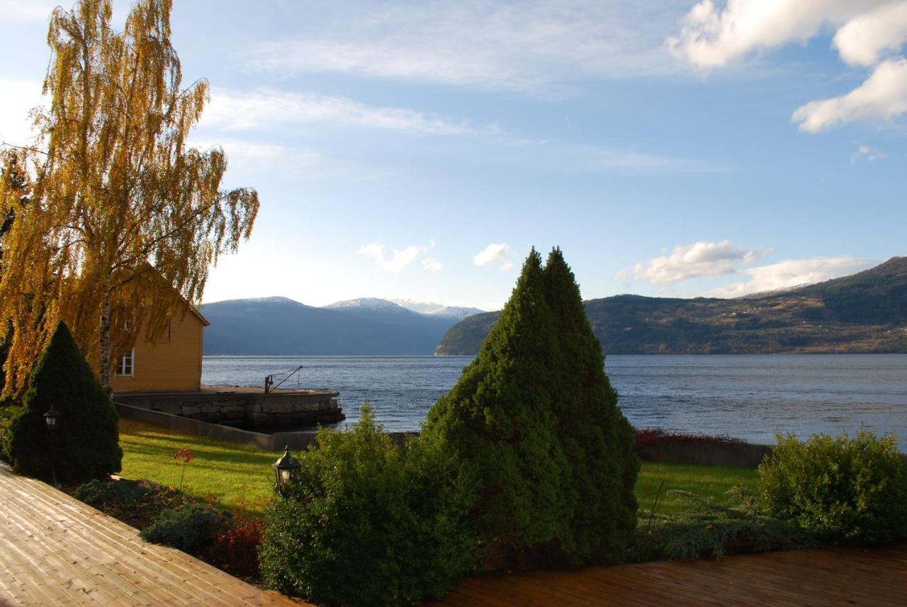 Innvik Fjordhotell Exterior foto